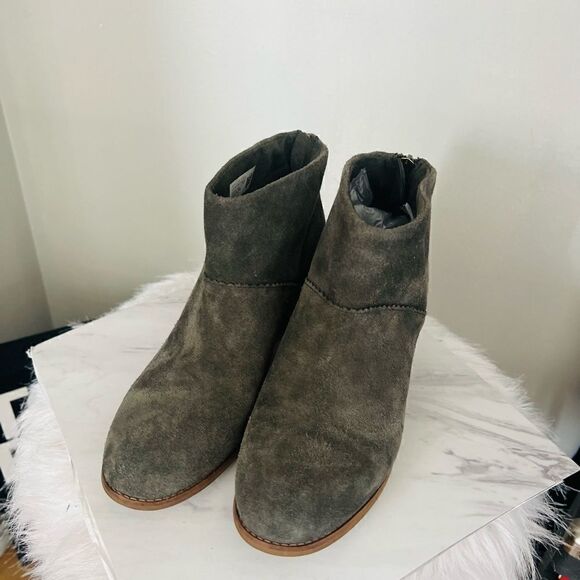 TOMS Leila Suede Block Heel Bootie, Fall Ankle Boot, Gray/Sage, Size 9.5, - Picture 2 of 16